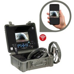 Caméra d'inspection de canalisation dans sa valise de transport, avec écran intégré et visualisation de l'image sur smartphone